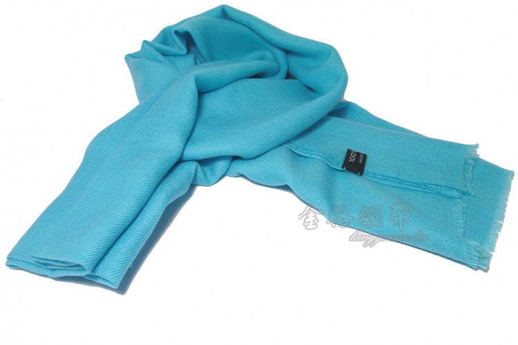 scarf_lightblue_loop